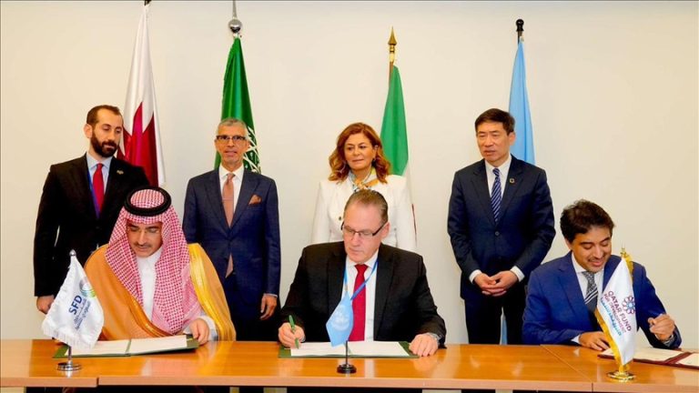 السعودية وقطر تعلنان تقديم دعم مالي بـ89 مليون دولار للعاملين في القطاع العام السوري