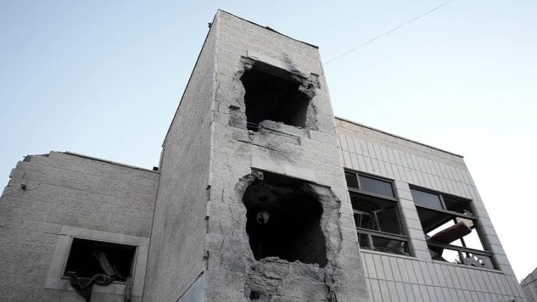 الجيش الإسرائيلي يفجّر منزل عائلة فلسطيني منفذ عملية “راموت” شمال غرب القدس