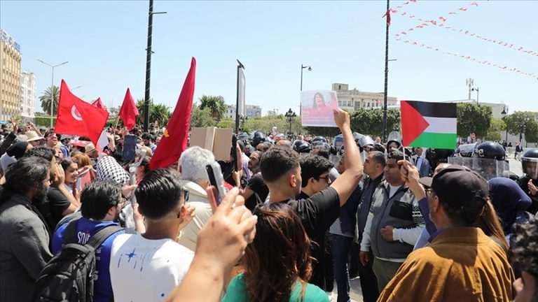 “يوم غضب” في تونس.. أصحاب الشهادات العليا يطالبون بالتوظيف المباشر وإنهاء سنوات البطالة
