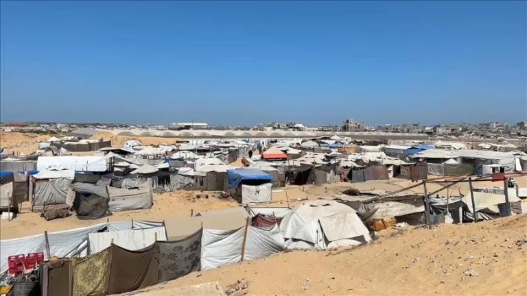 حكومة غزة: انهيار 93% من خيام النازحين والقطاع يواجه كارثة إنسانية غير مسبوقة