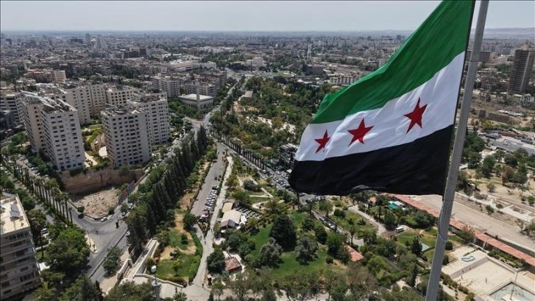 استطلاع: غالبية السوريين متفائلون بعد سقوط نظام بشار الأسد