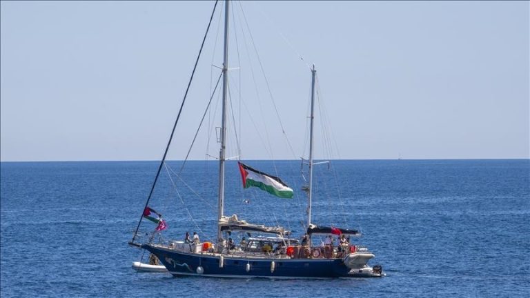 انطلاق موجة جديدة من سفن كسر الحصار على غزة من جنوب إيطاليا