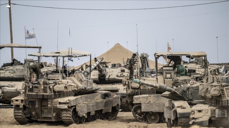 الجيش الإسرائيلي يدخل ناقلات جنود مفخخة إلى غزة ويكثّف القصف تمهيدًا لعملية برية واسعة