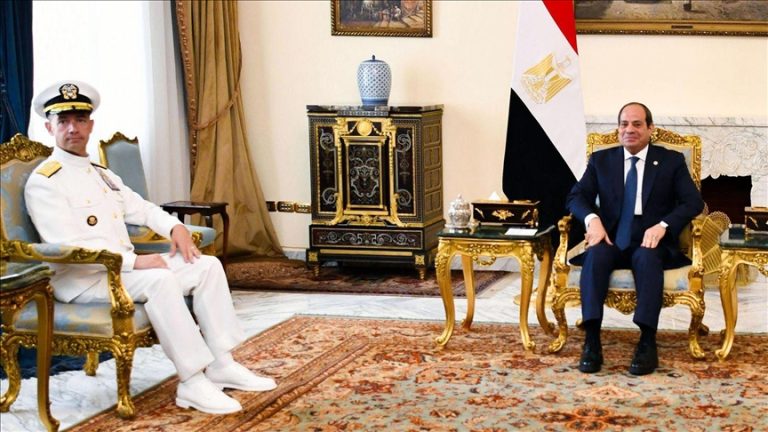 السيسي يؤكد أهمية وقف إطلاق النار في غزة خلال لقائه قائد القيادة المركزية الأمريكية
