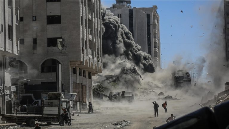 20 شهيدًا في غزة جراء قصف إسرائيلي متواصل وإنذارات جديدة بالإخلاء نحو الجنوب