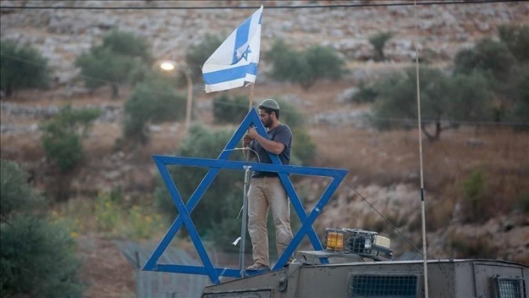 اعتداءات المستوطنين توقف ضخ المياه من آبار عين سامية وتهدد حياة آلاف الفلسطينيين