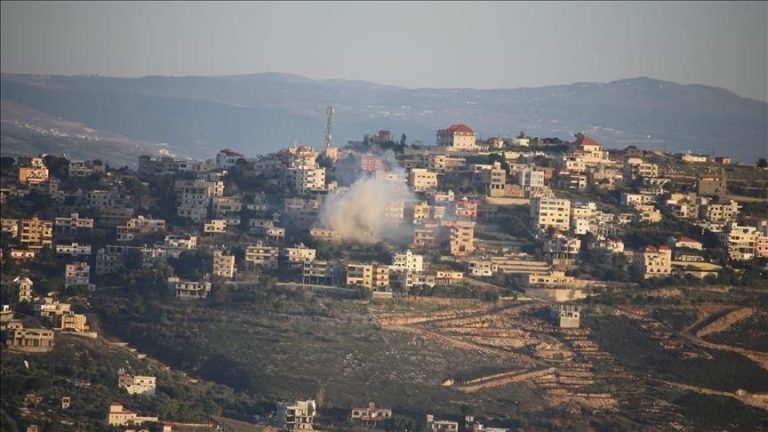 الجيش الإسرائيلي يعلن مهاجمة موقعين لـ”حزب الله” جنوب لبنان والوكالة اللبنانية تؤكد غارتين قرب صيدا