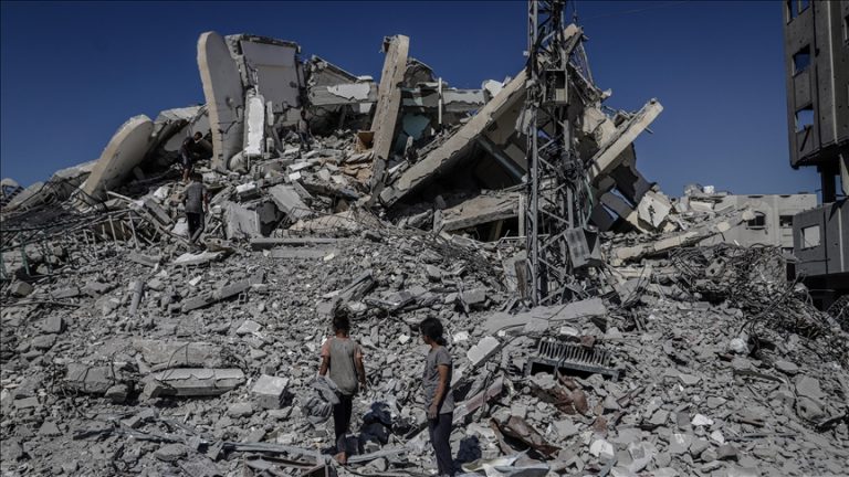 الجيش الإسرائيلي يدمر برج الكوثر السكني غربي غزة وسط تصاعد القصف واستمرار تهجير المدنيين