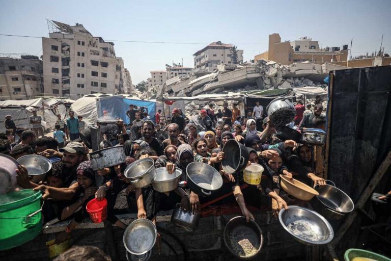 مفوض “أونروا”: غزة تحولت إلى ساحة معركة لـ”حرب معلومات شرسة”