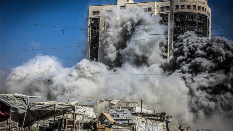 حماس: تفاخُر نتنياهو بتدمير الأبراج السكنية في غزة “صورة من أبشع صور السادية والإجرام”