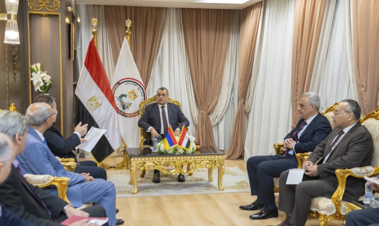 وزير الدولة للإنتاج الحربي يستقبل السفير الأرميني لبحث التعاون الصناعي والعسكري
