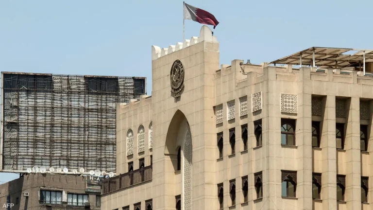 قطر تنعي دبلوماسييها الثلاثة وتنسق مع مصر لنقل الجثامين إلى الدوحة