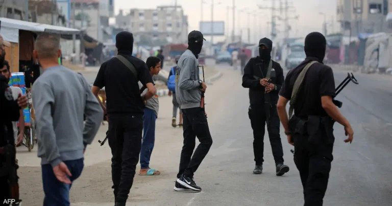 وفد من “حماس” يصل القاهرة لبحث إدارة غزة وسط ضغوط مصرية لوقف الإعدامات الميدانية