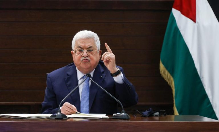 محمود عباس يصدر إعلاناً دستورياً بشأن رئاسة السلطة الفلسطينية