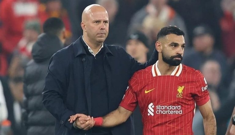 مدرب ليفربول أرني سلوت يدافع عن محمد صلاح: “هو بشر مثلنا ويعود دائمًا للتسجيل”