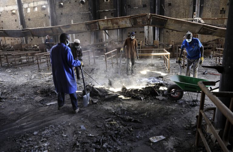 السودان.. الدعم السريع يقصف مستشفى الفاشر ويسقط 12 قتيلا