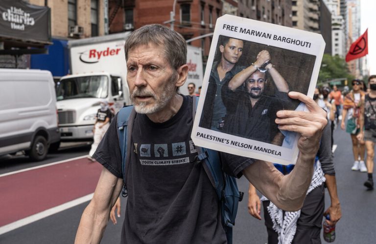 ترامب يتحدث عن إمكانية تدخله للإفراج عن القيادي الفلسطيني مروان البرغوثي