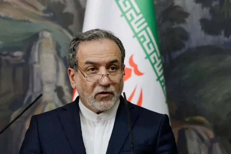 إيران تدين تهديدات واشنطن لفنزويلا وتصفها بـ”انتهاك صارخ للقانون الدولي”