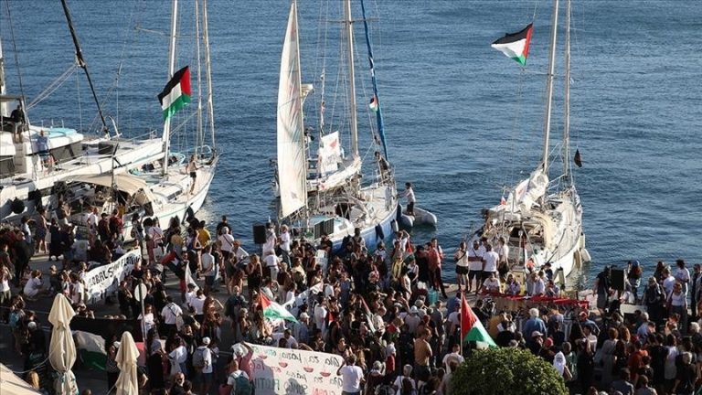 الكويت تعلن احتجاز عدد من مواطنيها المشاركين في أسطول الصمود