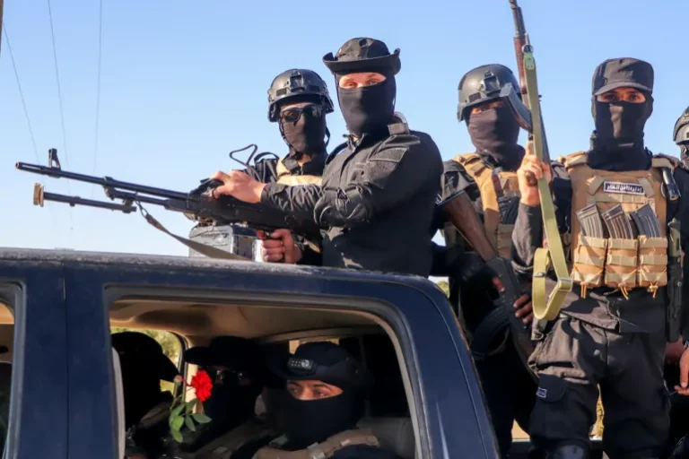 الداخلية السورية تحاصر مجموعة مسلحة في ريف إدلب بعد شكاوى بانتهاكات جسيمة