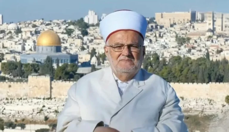 الشيخ عكرمة صبري يدعو الفلسطينيين إلى شد الرحال للأقصى والرباط فيه دفاعًا عن حرمته