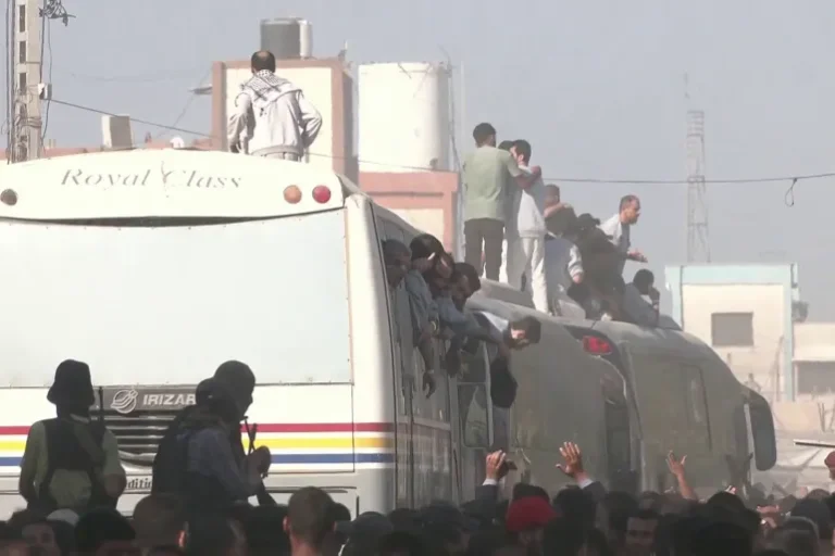مدير مجمع الشفاء الطبي: الأسرى بدت عليهم آثار التعذيب وبعضهم مبتورو الأطراف
