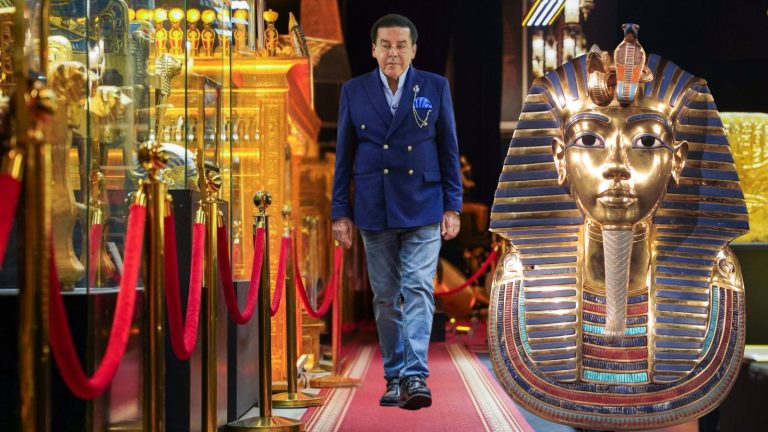 د. أيمن نور ينشر صورة توت عنخ آمون مع أغنية تعكس العمق الحضاري المشترك بين مصر وتركيا.