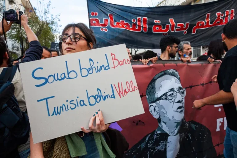 محكمة تونسية تقضي بسجن القاضي السابق أحمد صواب 5 سنوات بتهم تتعلق بمكافحة الإرهاب