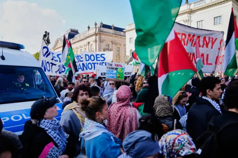 مظاهرات عربية وعالمية حاشدة رفضًا لخطة ترامب ودعمًا لغزة