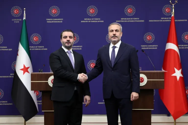 بلومبيرغ: تركيا تستعد لتزويد سوريا بمعدات عسكرية وتوسيع نطاق عملياتها ضد المقاتلين الأكراد