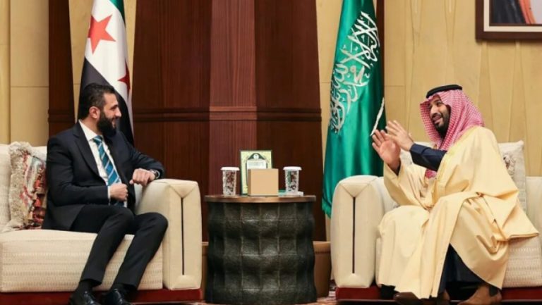 لماذا تستثمر السعودية بقوة في سوريا بعد سقوط الأسد؟
