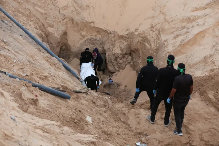 انتهاء عمليات الصليب الأحمر وكتائب القسام في الشجاعية دون العثور على جثث أسرى إسرائيليين
