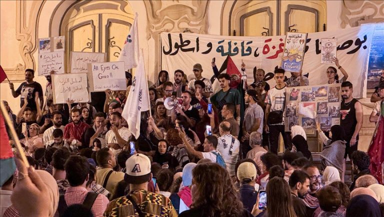 وقفة تونسية دعما لأسطول الصمود العالمي وتنديدًا بالهجوم الإسرائيلي