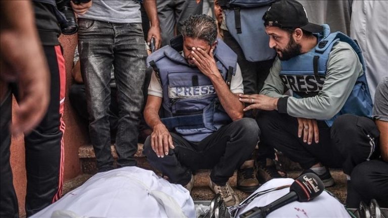 عامان من الإبادة في غزة.. إسرائيل تقتل 254 صحفياً وتدمر مؤسسات إعلامية كاملة