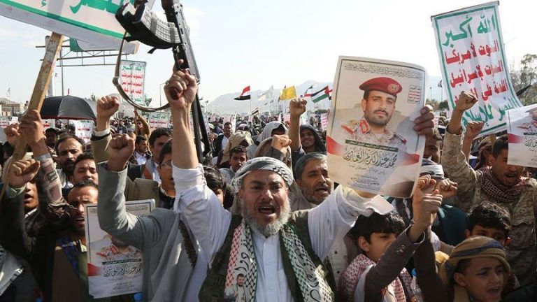 تشييع قائد أركان قوات الحوثيين محمد الغماري في صنعاء بعد مقتله بغارات أمريكية إسرائيلية