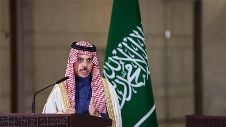 السعودية تشارك بوفد برئاسة فيصل بن فرحان في قمة شرم الشيخ للسلام