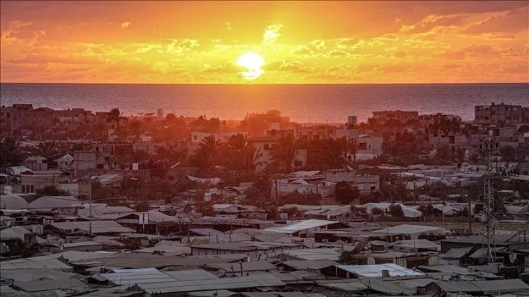 الجيش الإسرائيلي يعلن استئناف وقف إطلاق النار في غزة بعد سلسلة غارات دامية