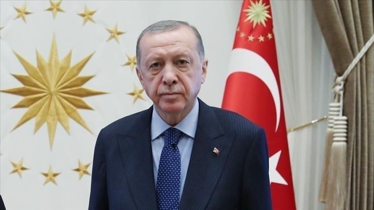 أردوغان يصل إلى مسقط في ختام جولته الخليجية ويلتقي سلطان عمان هيثم بن طارق