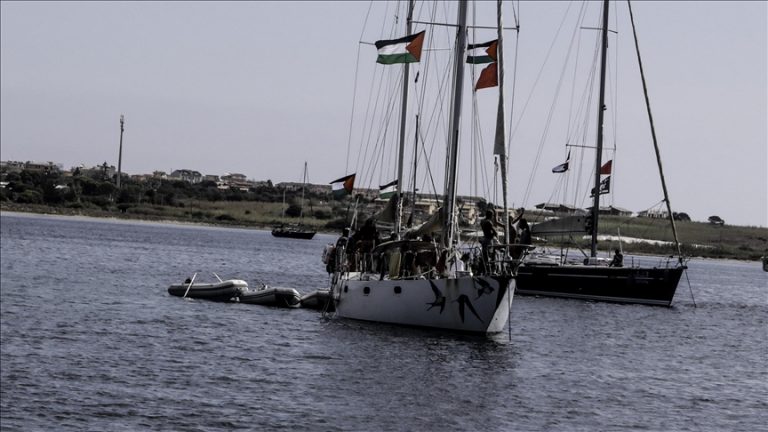 أسطول الصمود العالمي يعلن حالة التأهب القصوى ويرصد سفناً مجهولة قرب قافلته المتجهة إلى غزة
