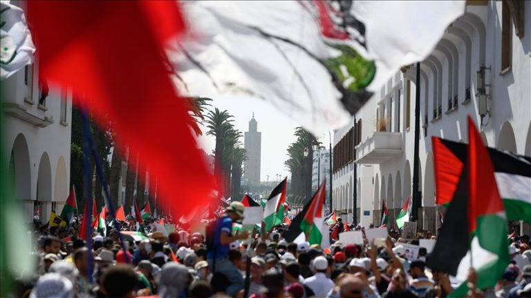 آلاف المغاربة يتظاهرون في الرباط رفضًا للإبادة في غزة وتنديدًا بالهجوم على “أسطول الصمود”