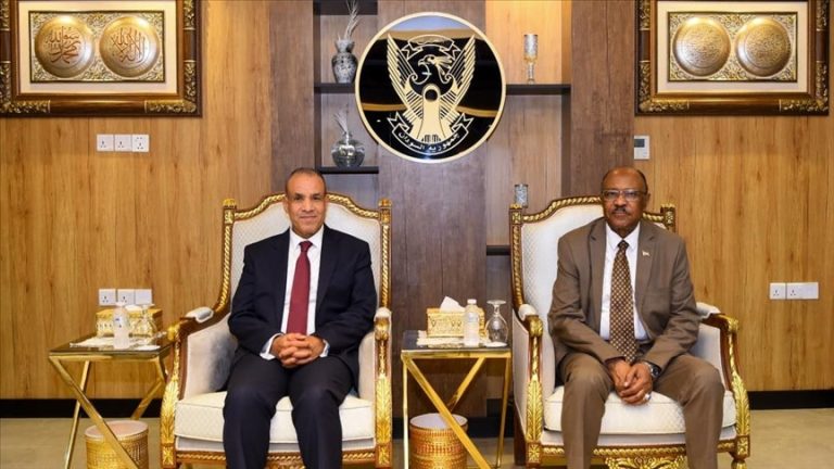 مصر والسودان يبحثان تعزيز العلاقات وملف الأمن المائي في بورتسودان