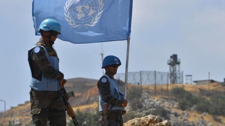 يونيفيل: الجيش الإسرائيلي ألقى قنابل قرب قواتنا في مارون الراس وانتهك القرار 1701