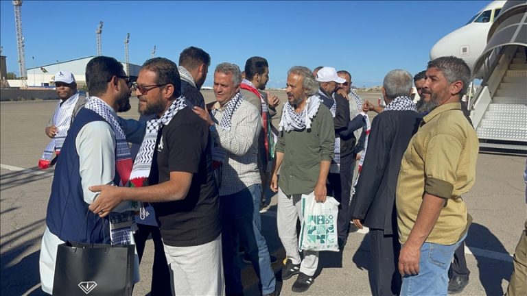 عودة 13 ناشطًا ليبيًا من أسطول الصمود بعد اعتقالهم في إسرائيل.. وتفاصيل صادمة عن التعذيب وسوء المعاملة