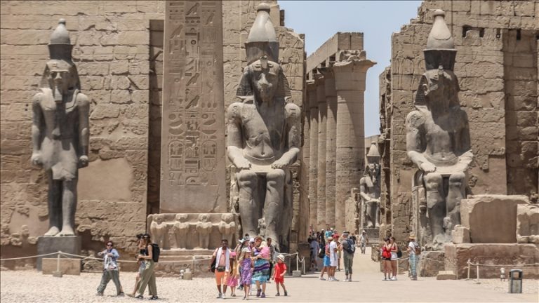 معبد الأقصر.. جوهرة الفراعنة التي تتلألأ بين ضوء الشمس وسحر التاريخ