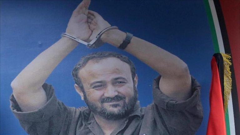 إصابة مروان البرغوثي بكسور في أضلاعه إثر اعتداء داخل سجون الاحتلال