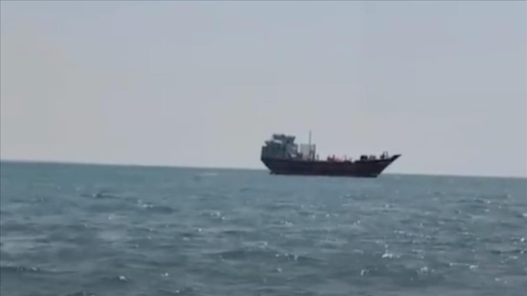 ضبط سفينة إيرانية محملة بالأسلحة قرب باب المندب في اليمن