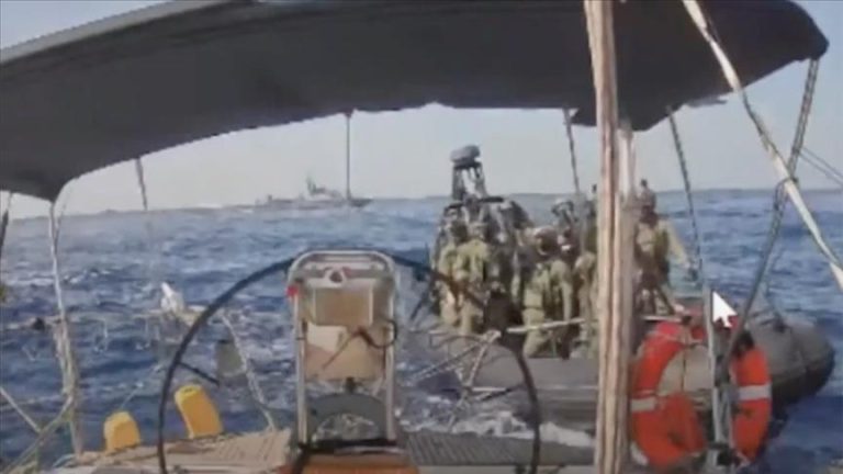 الأردن ولبنان يعلنان متابعة أوضاع مواطنيهما المحتجزين ضمن “أسطول الصمود” بعد اعتراضه من قبل إسرائيل