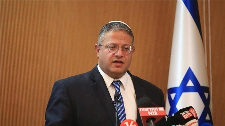 بن غفير يدعو لإقرار قانون يسمح بإعدام الأسرى الفلسطينيين