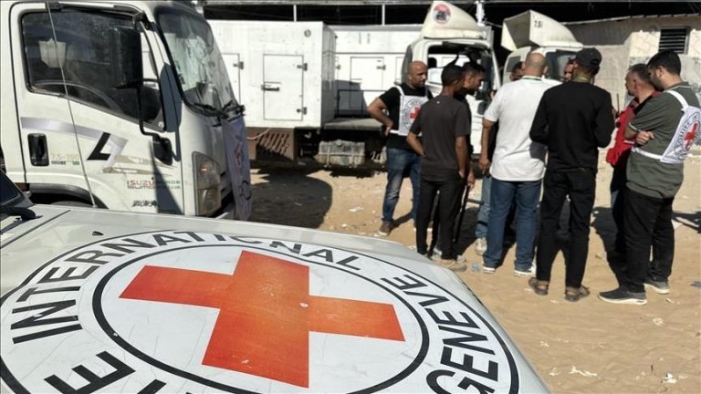 إسرائيل تلوّح بعقوبات جديدة على غزة بعد تجميد فتح معبر رفح