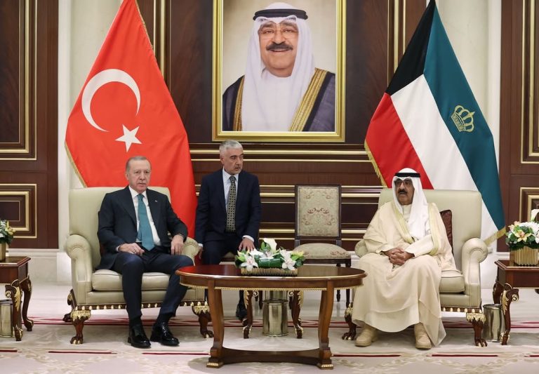 أردوغان يبدأ جولة خليجية من الكويت تشمل قطر وسلطنة عمان